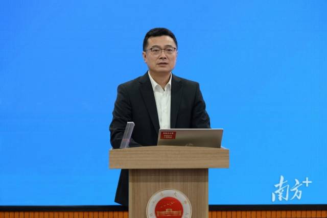 五邑大學黨委書記欒天罡。 五邑大學黨委書記欒天罡。